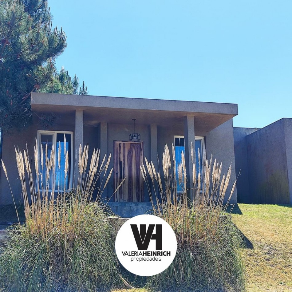 Casa En Venta  Costa Esmeralda Ecuestre. Con gas natural