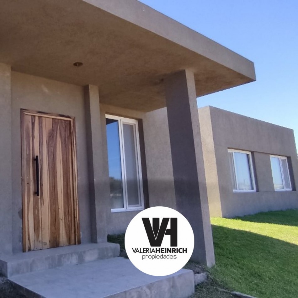 Casa En Venta  Costa Esmeralda Ecuestre. Con gas natural
