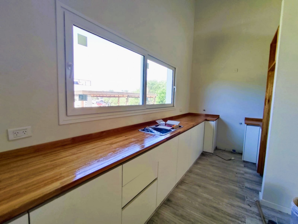 Casa en venta Costa Esmeralda estilo americana 4dorm 