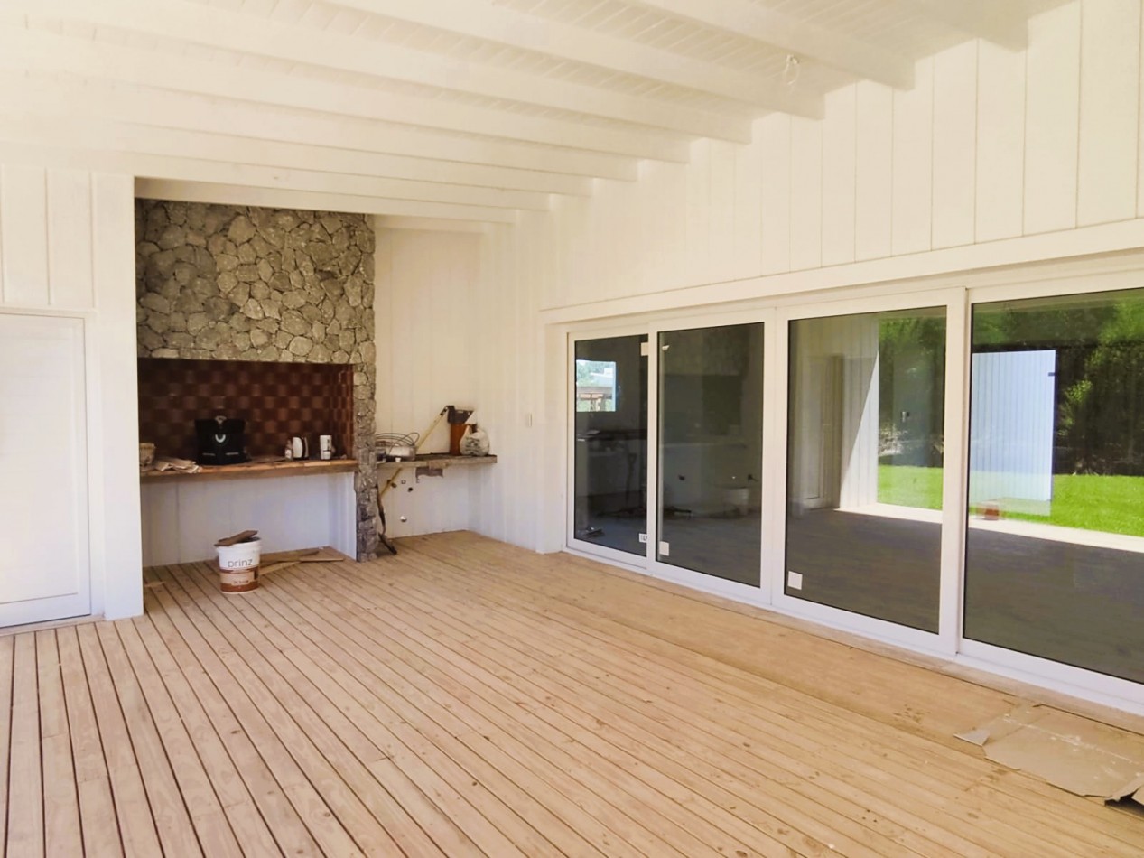 Casa en venta Costa Esmeralda estilo americana 4dorm 