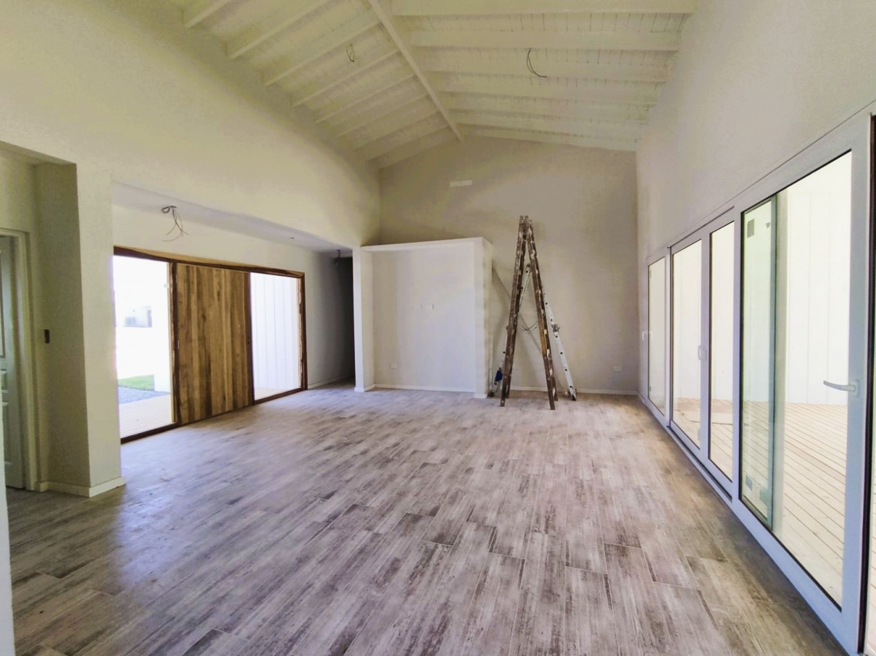 Casa en venta Costa Esmeralda estilo americana 4dorm 