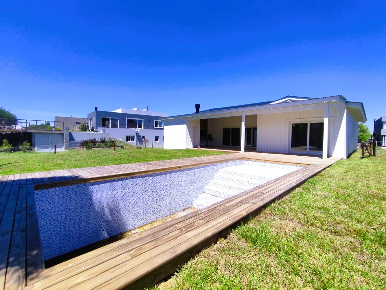 Casa en venta Costa Esmeralda estilo americana 4dorm 