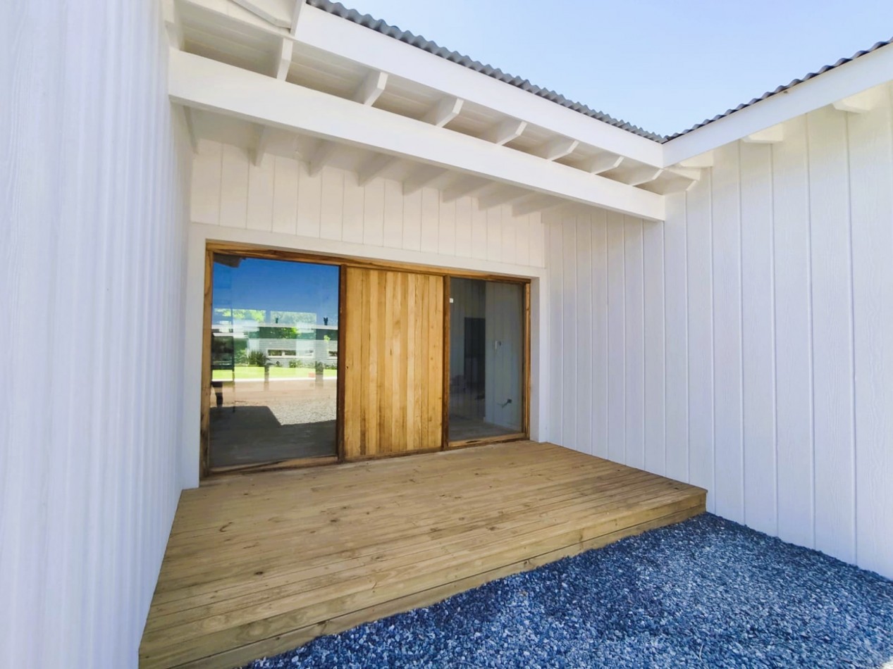 Casa en venta Costa Esmeralda estilo americana 4dorm 