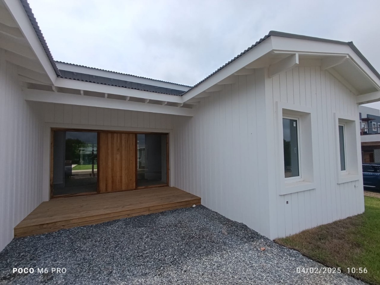 Casa en venta Costa Esmeralda estilo americana 4dorm 
