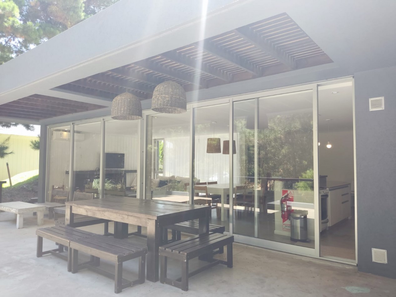 Venta y alquiler casa en Costa Esmeralda deportiva