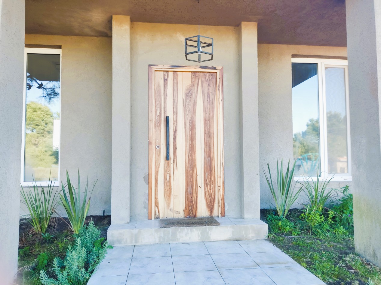 Casa En Venta  Costa Esmeralda Ecuestre. Con gas natural