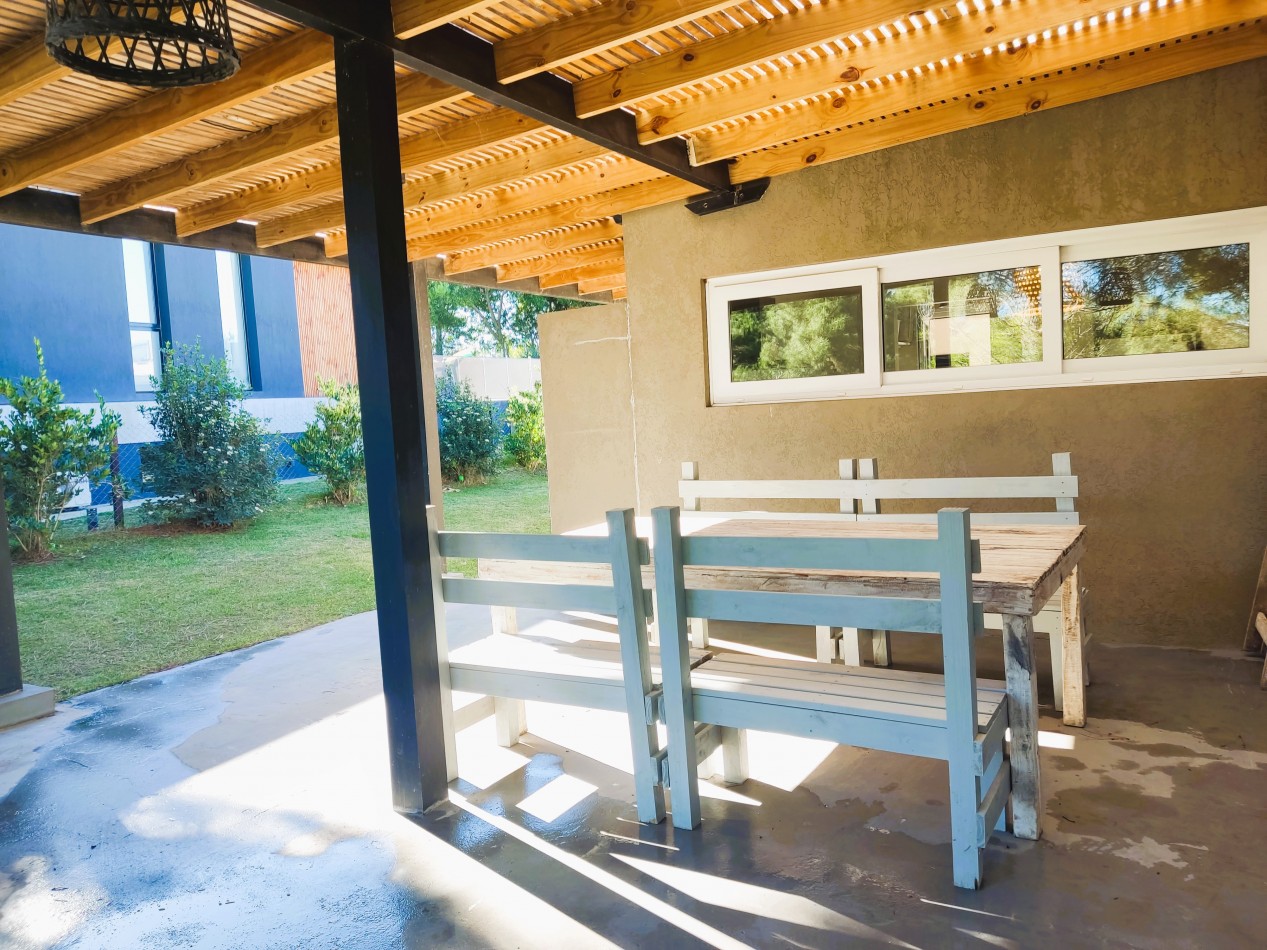 Casa En Venta  Costa Esmeralda Ecuestre. Con gas natural