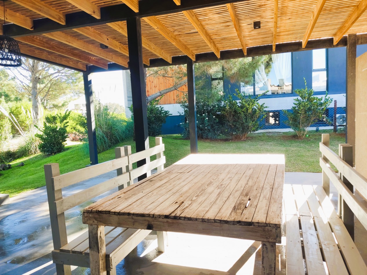 Casa En Venta  Costa Esmeralda Ecuestre. Con gas natural
