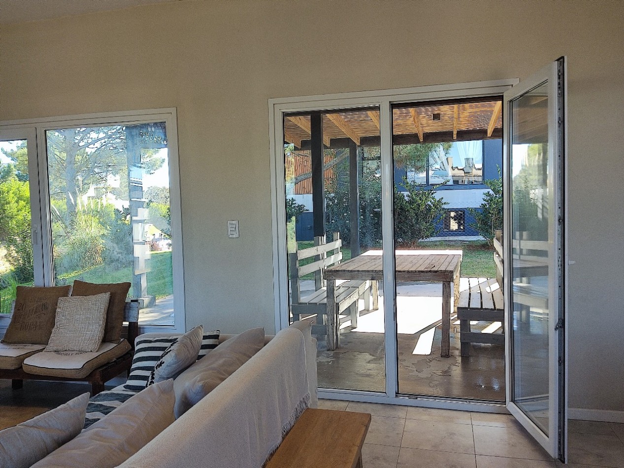 Casa En Venta  Costa Esmeralda Ecuestre. Con gas natural