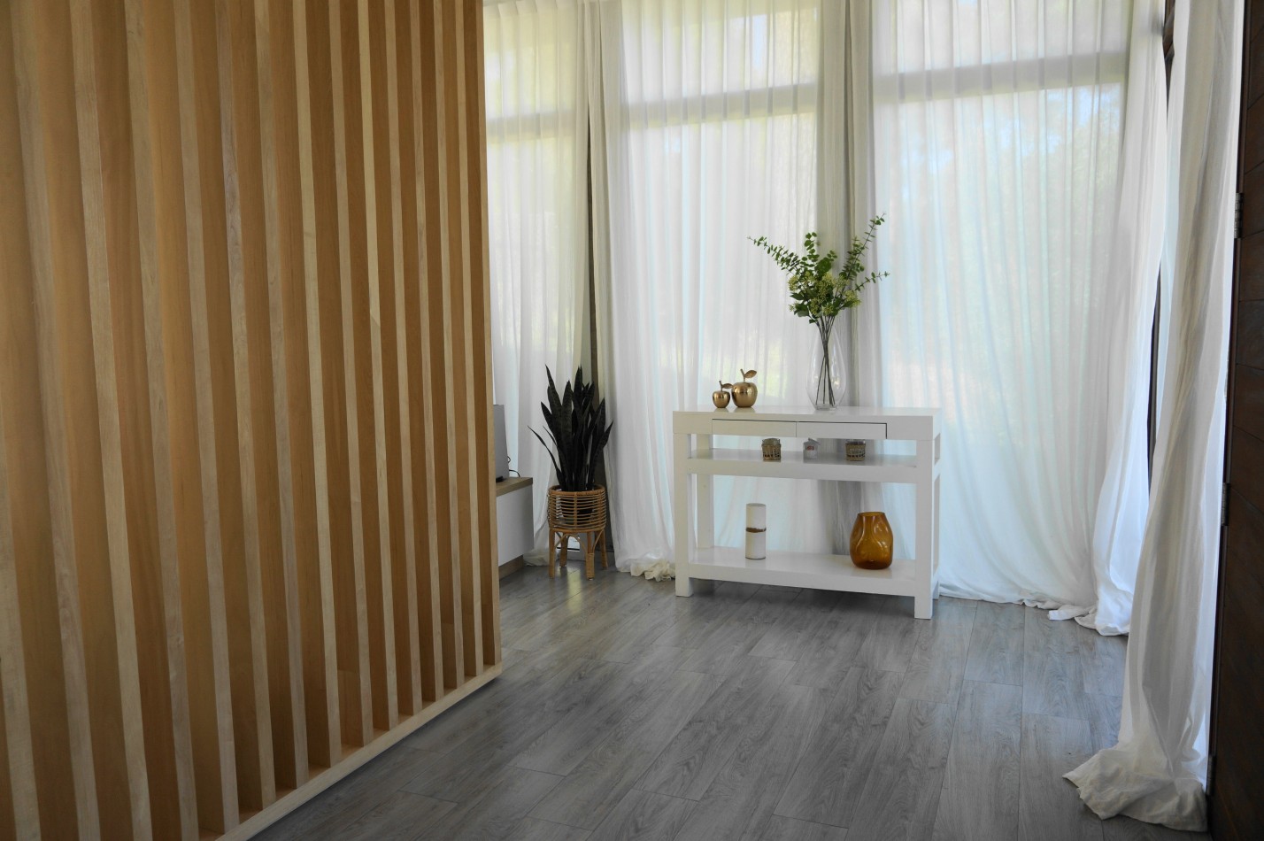 Casa con pileta y jardin en venta. Barrio Alamos, 4 dorm. oportunidad