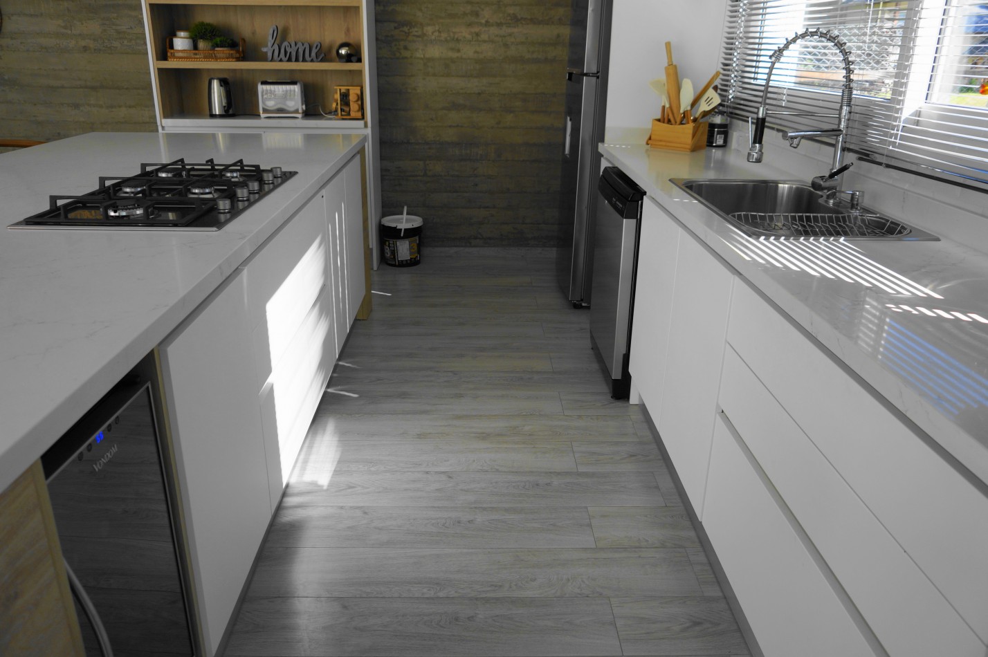 Casa con pileta y jardin en venta. Barrio Alamos, 4 dorm. oportunidad