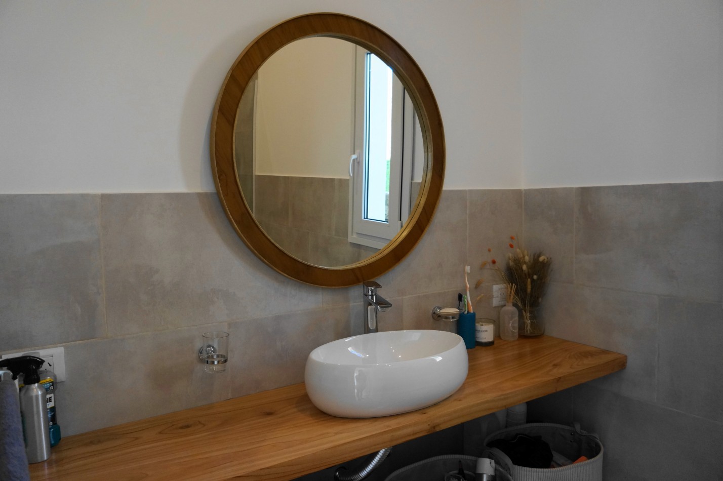 Casa con pileta y jardin en venta. Barrio Alamos, 4 dorm. oportunidad