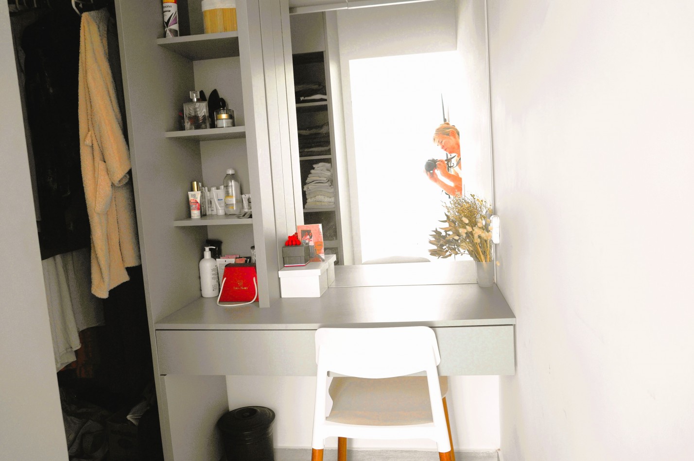 Casa con pileta y jardin en venta. Barrio Alamos, 4 dorm. oportunidad