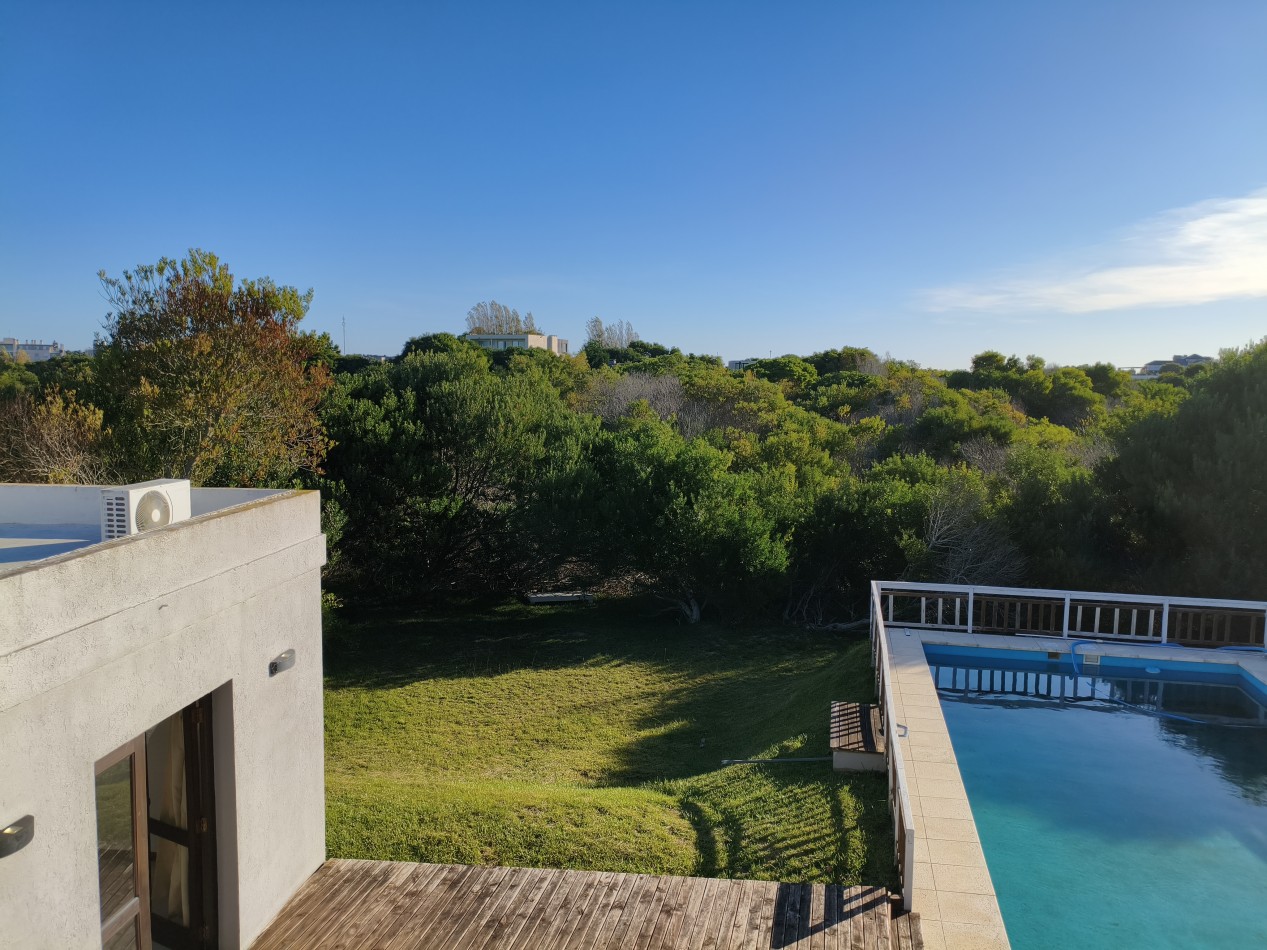 Venta casa Costa Esmeralda Residencial fondo libre piscina oportunidad