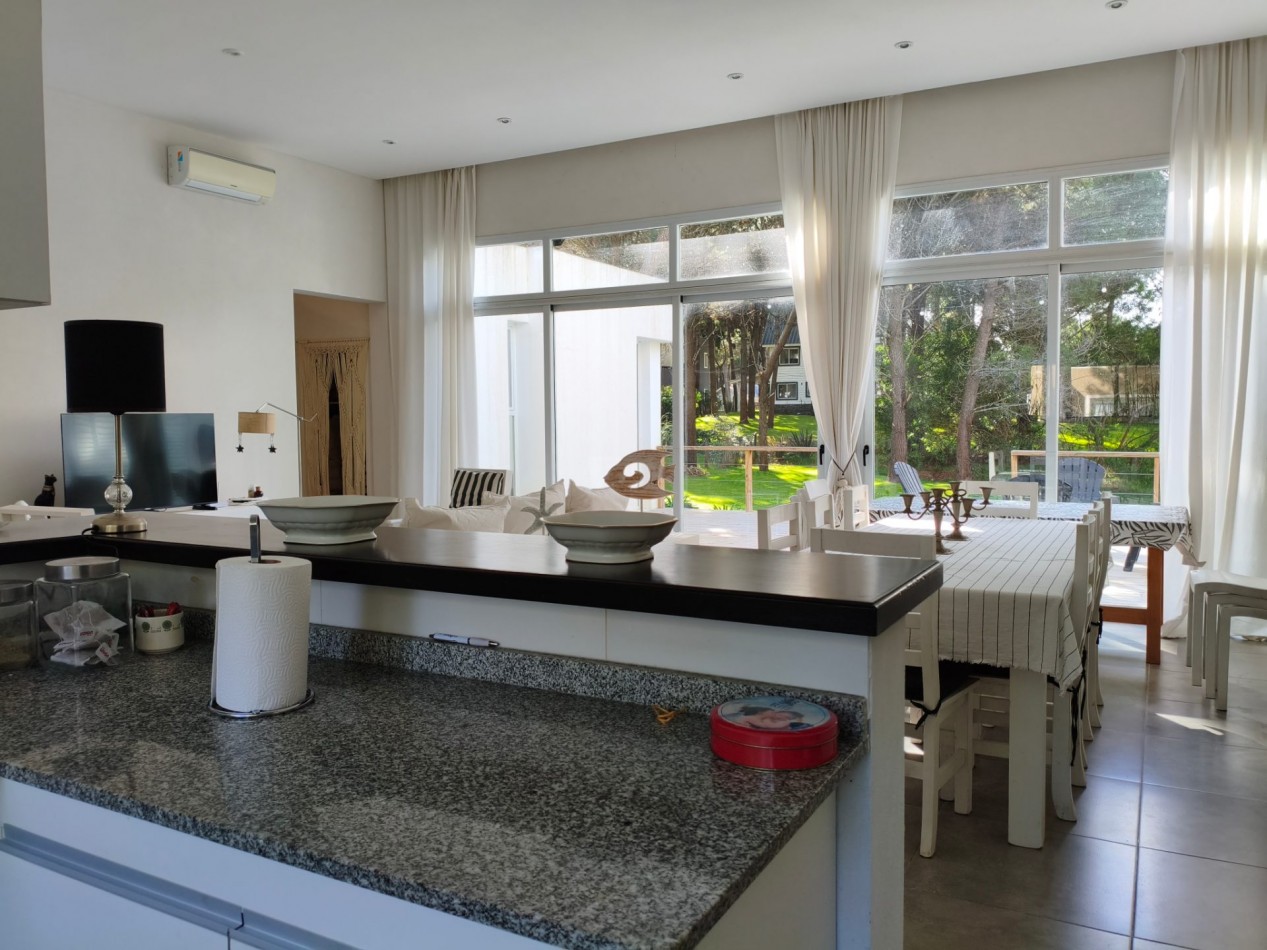 Casa alquiler Costa Esmeralda Residencial 3 dorm. jardin