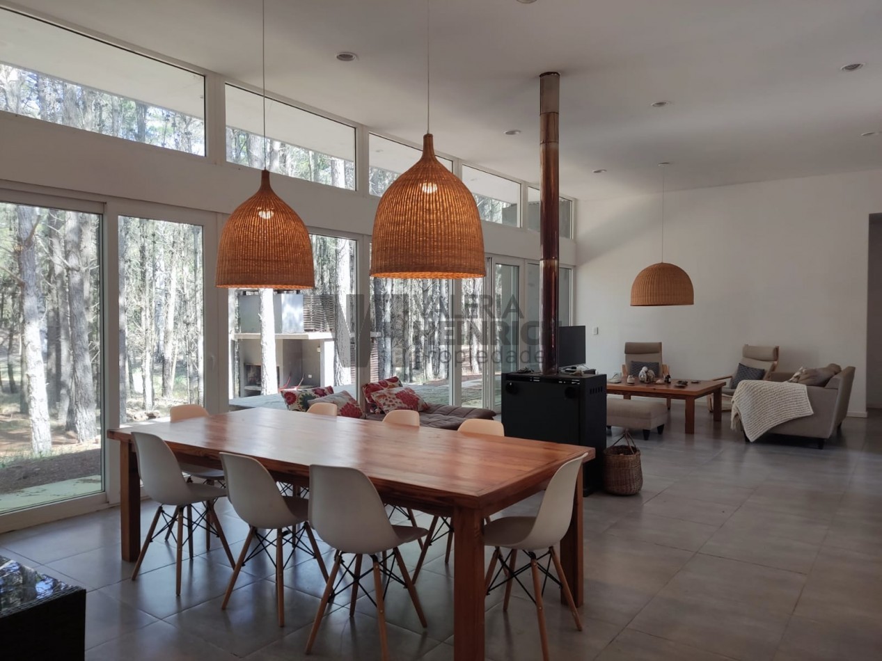 Venta casa Villarobles Pinamar  4 dorm.