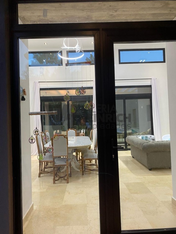 Venta casa Villarobles Serena 4 dorm. piscina