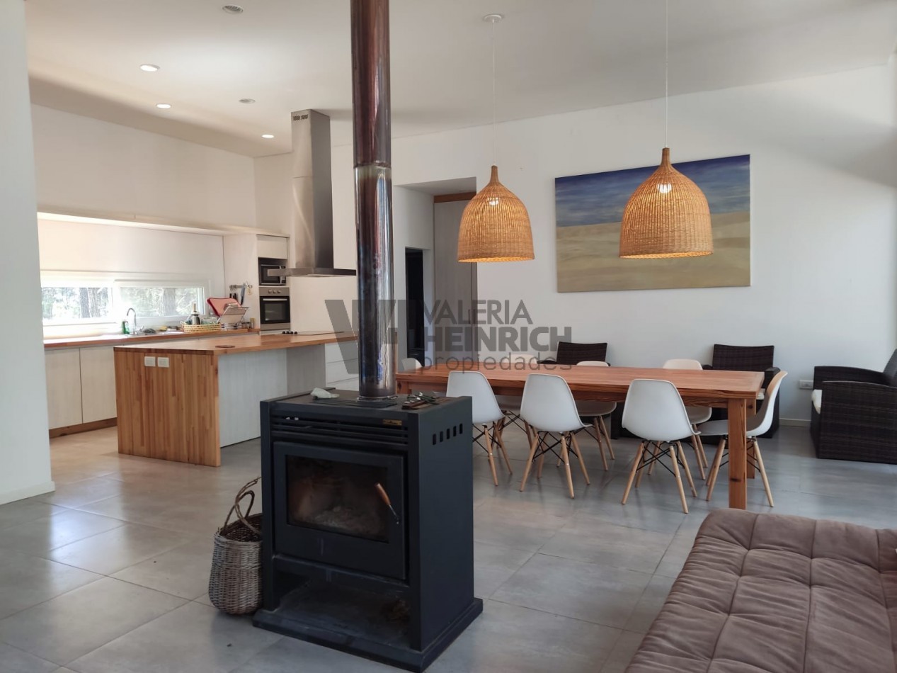 Venta casa Villarobles Pinamar  4 dorm.