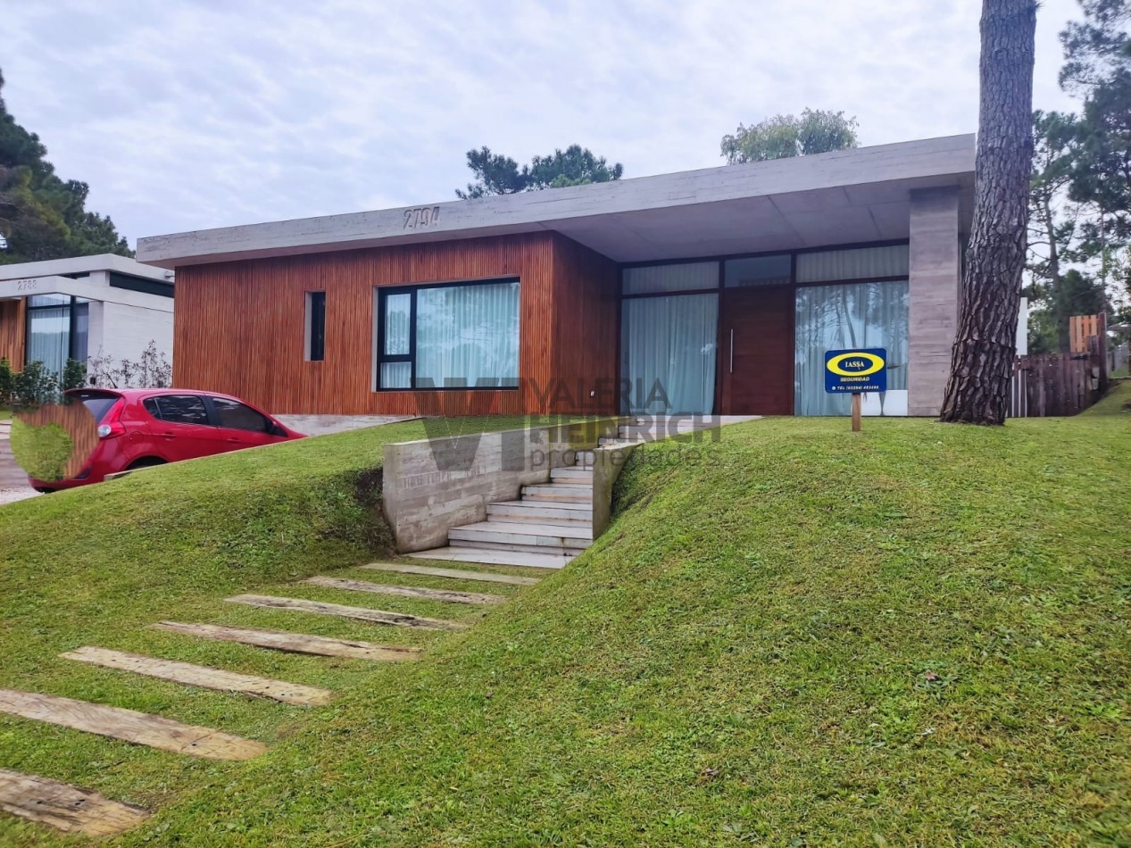 Casa en venta en barrio Alamos Pinamar
