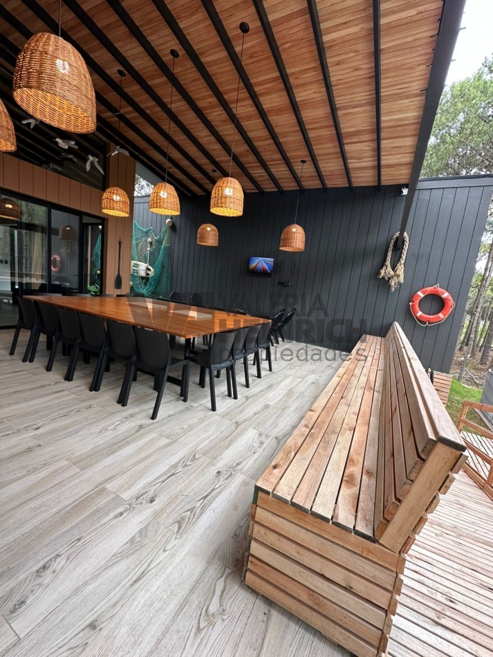 Venta casa en Villarobles. Cerca Pinamar y Costa Esmeralda. Con salida al mar. 6 dorm.