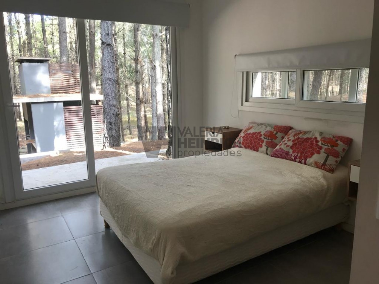 Venta casa Villarobles Pinamar  4 dorm.