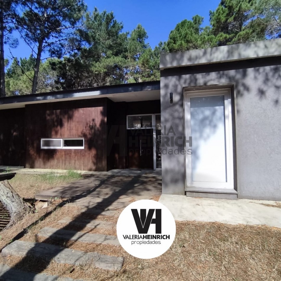 Venta casa Villarobles Pinamar  4 dorm.