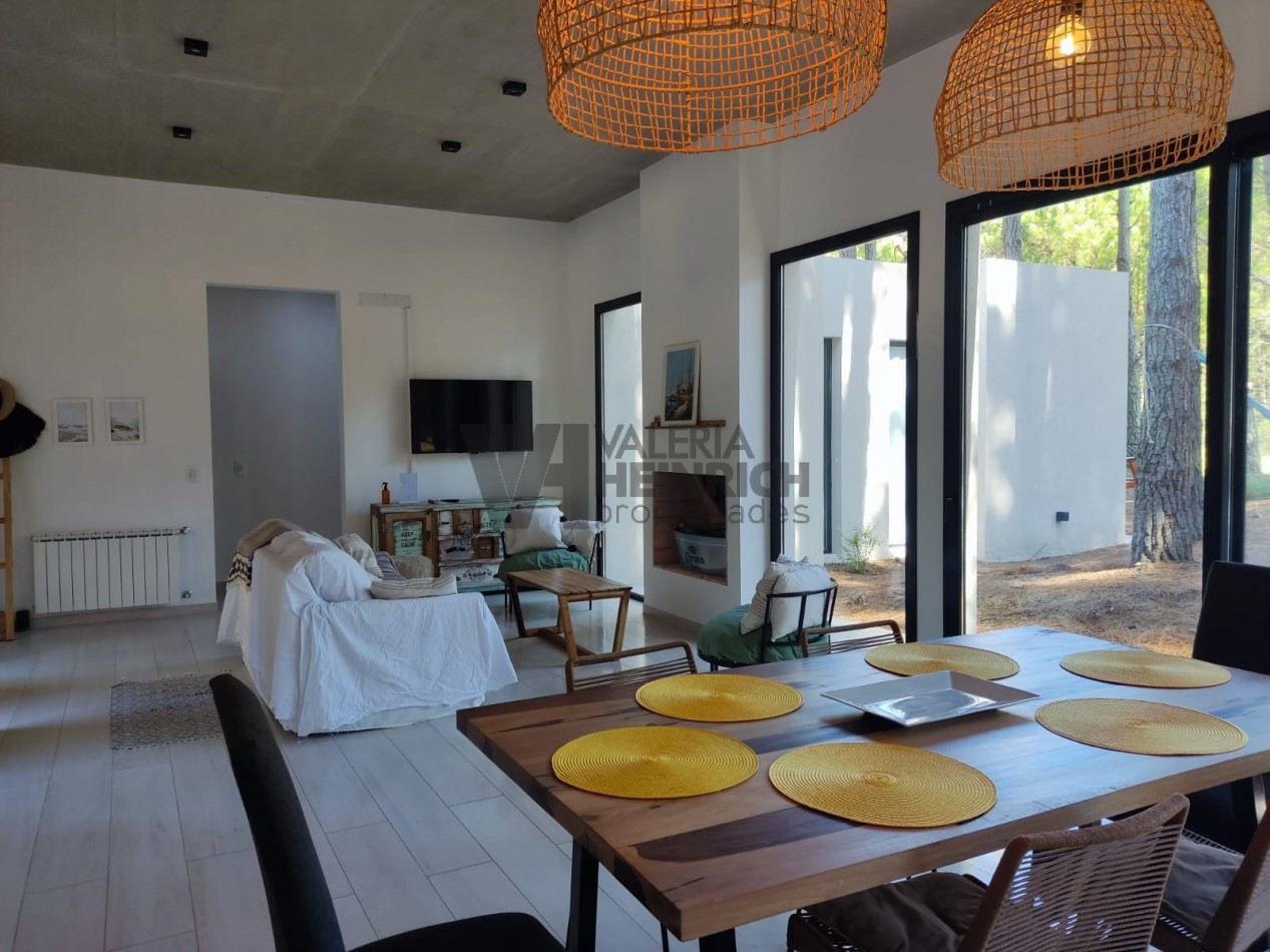 Alquiler y Venta Casa Villarobles con piscina 6 pax