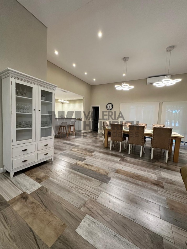 Venta casa en Costa Esmeralda 