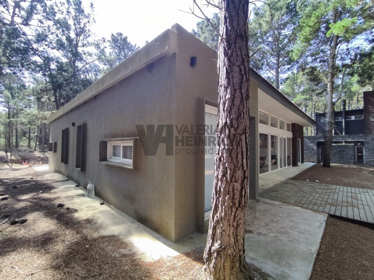 Venta casa Villarobles Pinamar  4 dorm.