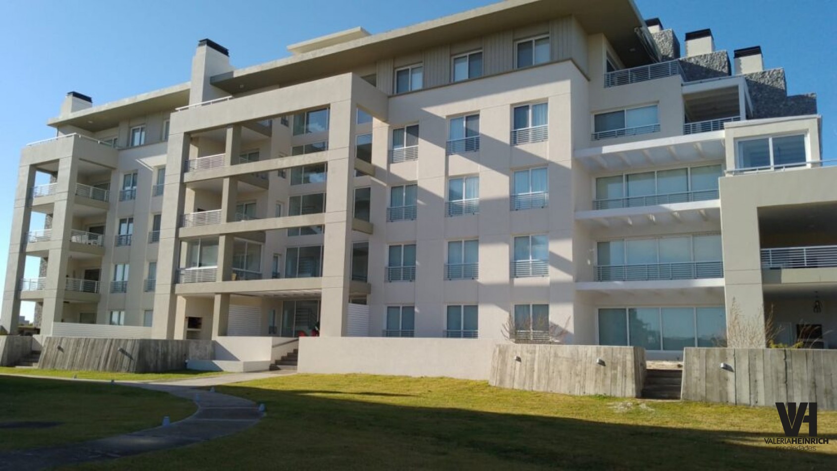 Alquiler departamento Costa Esmeralda PB parrilla galeria cerrada 
