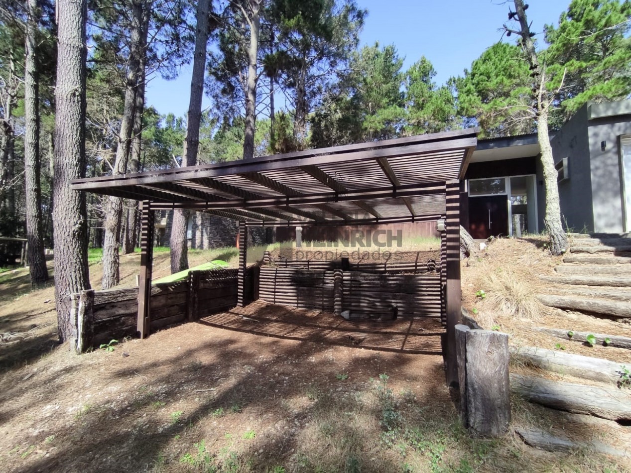 Venta casa Villarobles Pinamar  4 dorm.