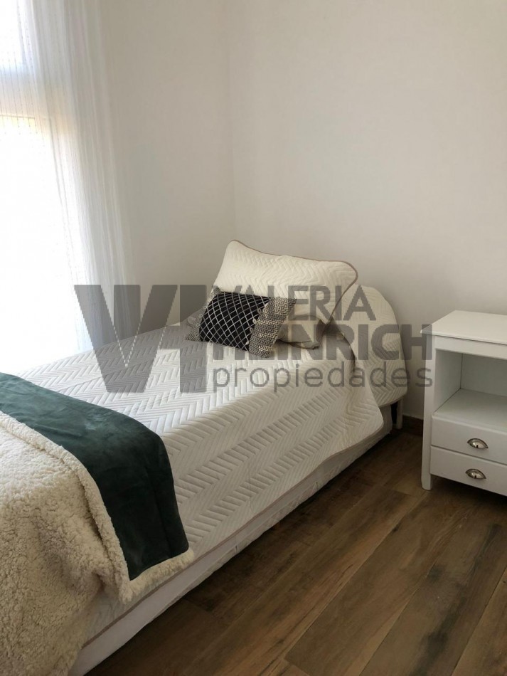 Venta casa Villarobles sobre laguna Albatros 