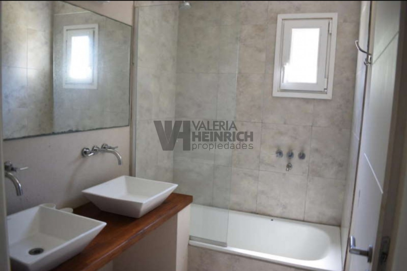 Casa En Venta  Costa Esmeralda Ecuestre. Con gas natural