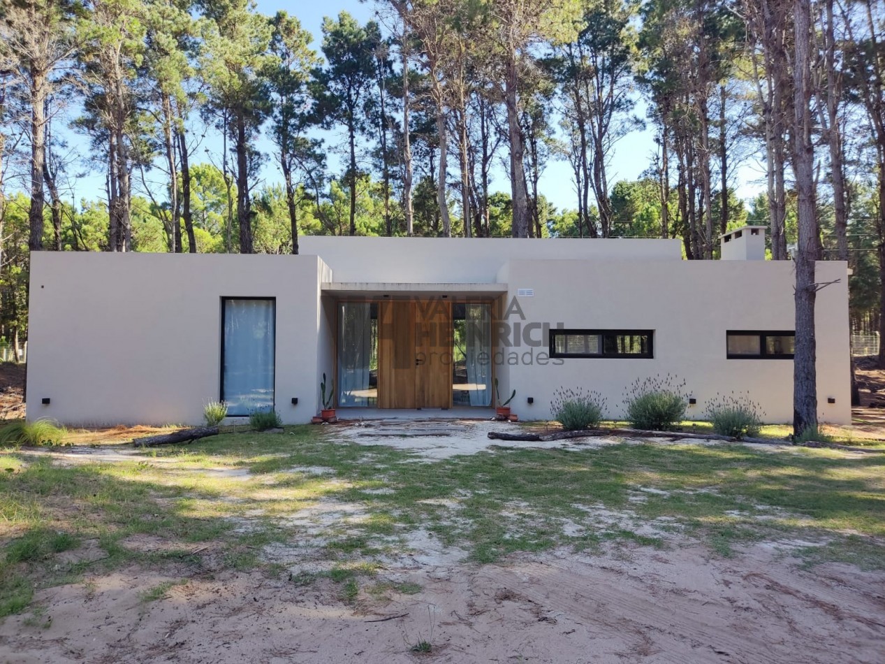 Alquiler y Venta Casa Villarobles con piscina 6 pax