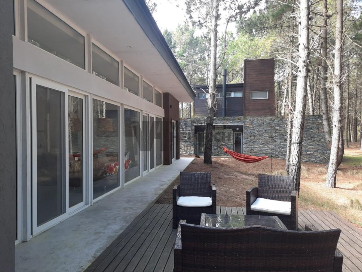 Venta casa Villarobles Pinamar  4 dorm.