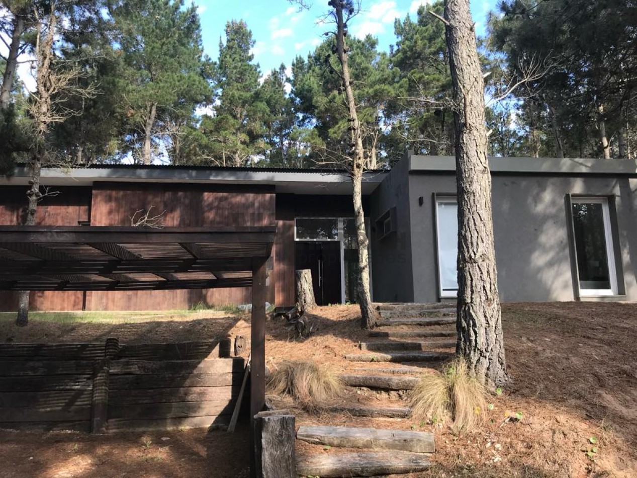 Venta casa Villarobles Pinamar  4 dorm.