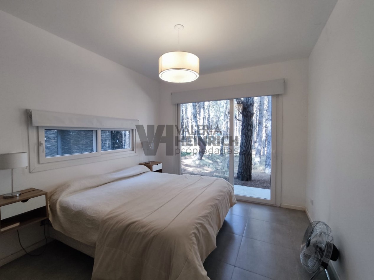 Venta casa Villarobles Pinamar  4 dorm.