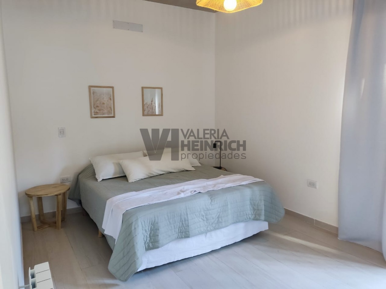 Alquiler y Venta Casa Villarobles con piscina 6 pax