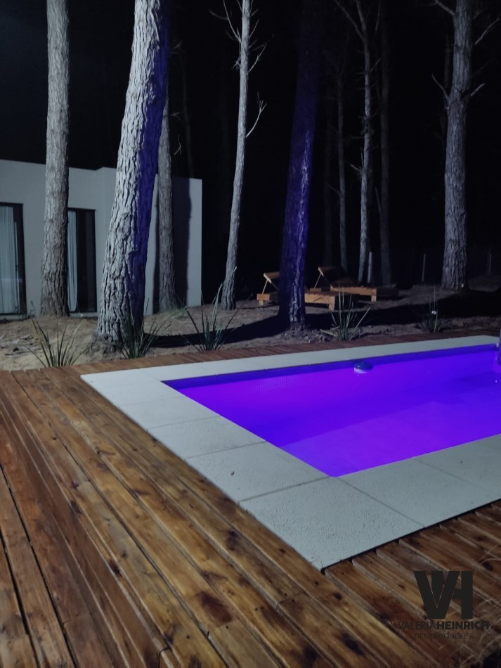 Alquiler y Venta Casa Villarobles con piscina 6 pax. 