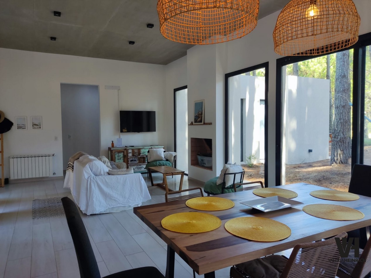 Alquiler y Venta Casa Villarobles con piscina 6 pax. 