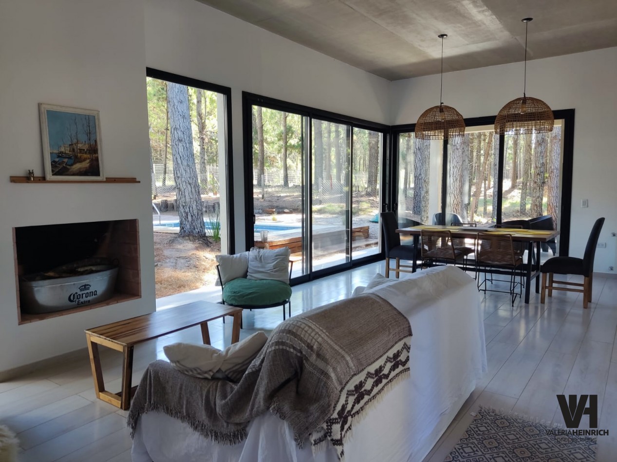 Alquiler y Venta Casa Villarobles con piscina 6 pax. 
