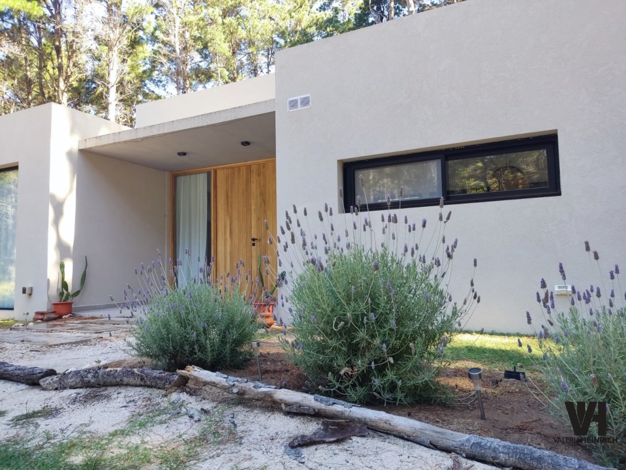 Alquiler y Venta Casa Villarobles con piscina 6 pax. 