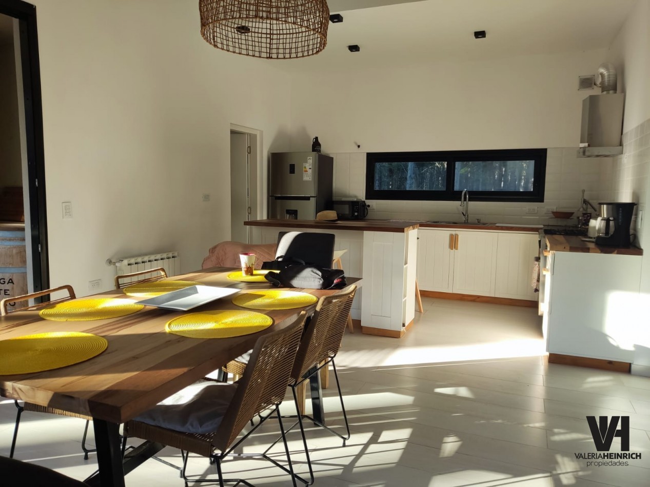 Alquiler y Venta Casa Villarobles con piscina 6 pax. 