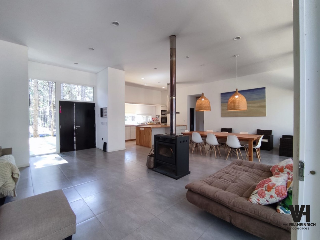 Venta casa Villarobles Pinamar  4 dorm.