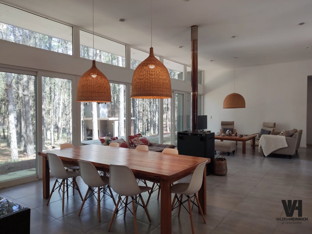 Venta casa Villarobles Pinamar  4 dorm.
