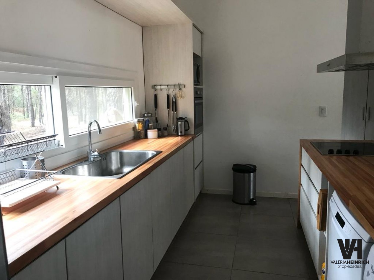 Venta casa Villarobles Pinamar  4 dorm.
