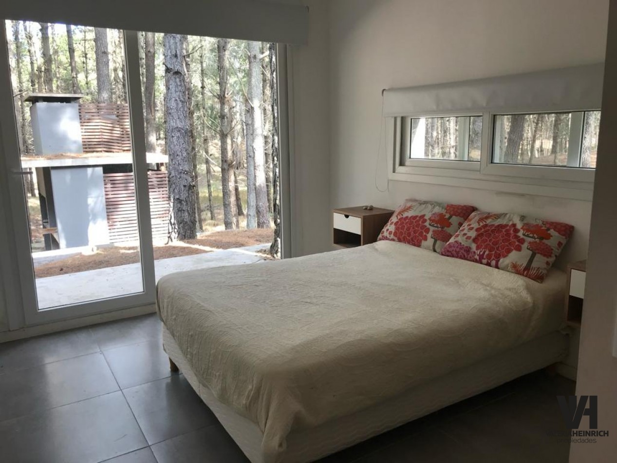 Venta casa Villarobles Pinamar  4 dorm.