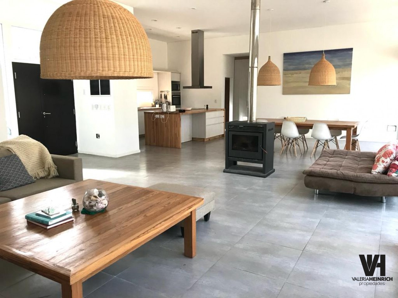 Venta casa Villarobles Pinamar  4 dorm.