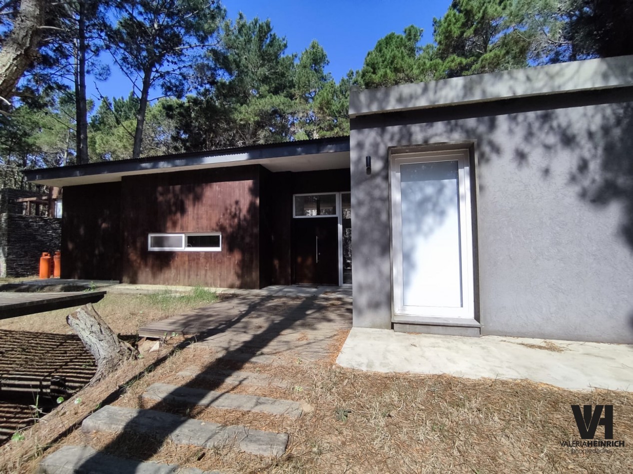 Venta casa Villarobles Pinamar  4 dorm.