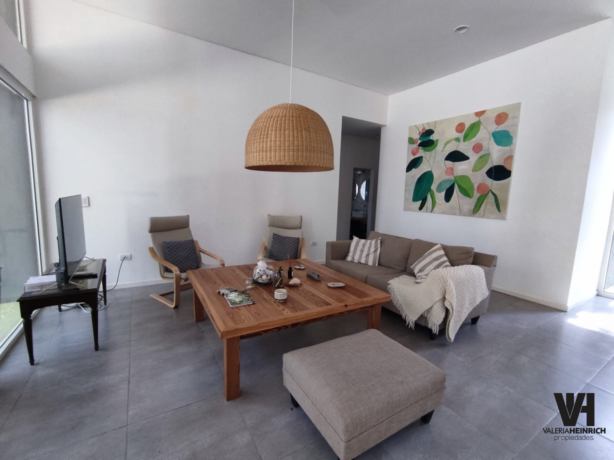 Venta casa Villarobles Pinamar  4 dorm.